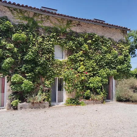 De Charme - 3 Chambres, 5 Lits - De 4 A 7 Personnes * Avanton